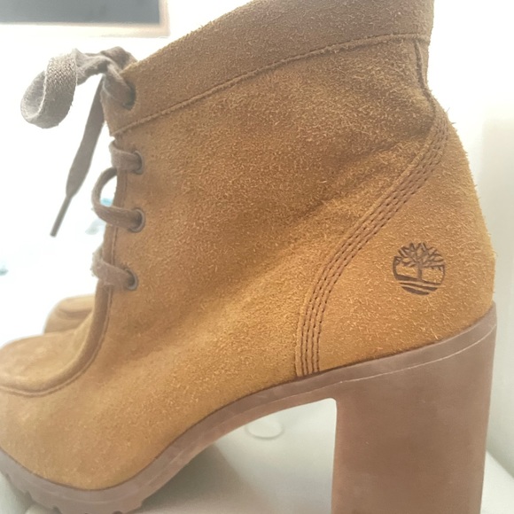 Timberland Allington suede chukka heeled bootie Size 9 Like new condition - Picture 4 of 7